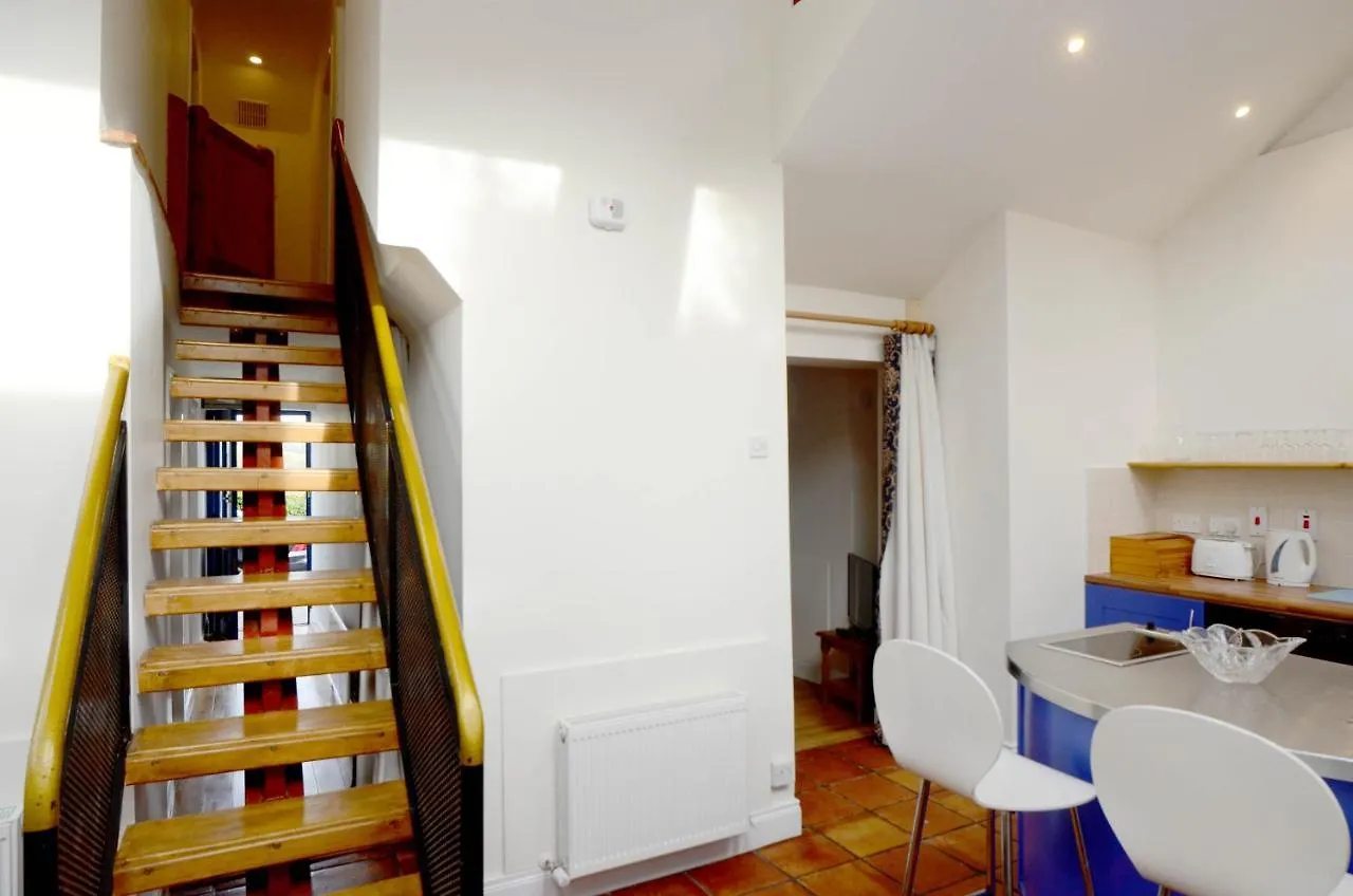 The Helm Sea View House Apartment Westport
